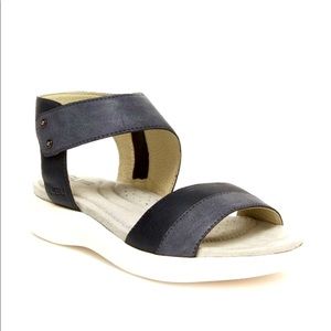 JBU BY JAMBU CHRCOAL SANDALS SIZE 8.